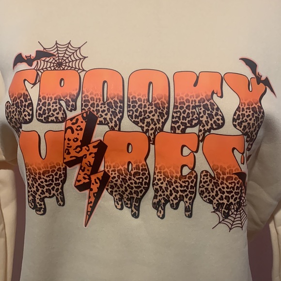 🎃 Halloween “Spooky Vibes” Sweatshirt NEW - Picture 3 of 4
